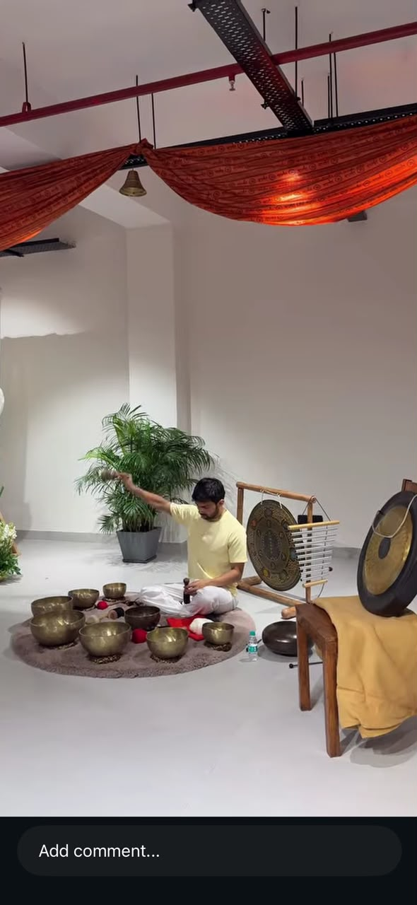 Aditya Panwar facilitating a sound bath with singing bowls and gongs
